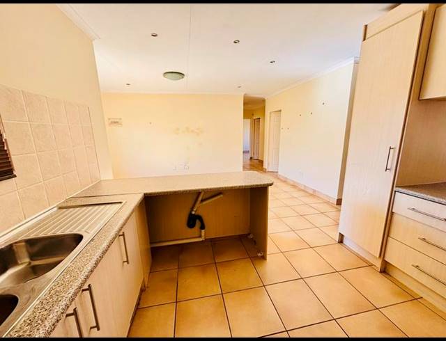 2 BEDROOM APARTMENT FOR SALE IN SHELLYVALE